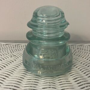 Antique insulator